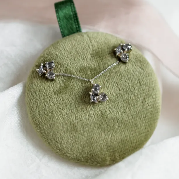 Cluster neklace with tree salt and pepper diamonds ASTRO Image