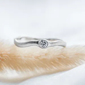 Engagement curved ring with diamond NOLLA