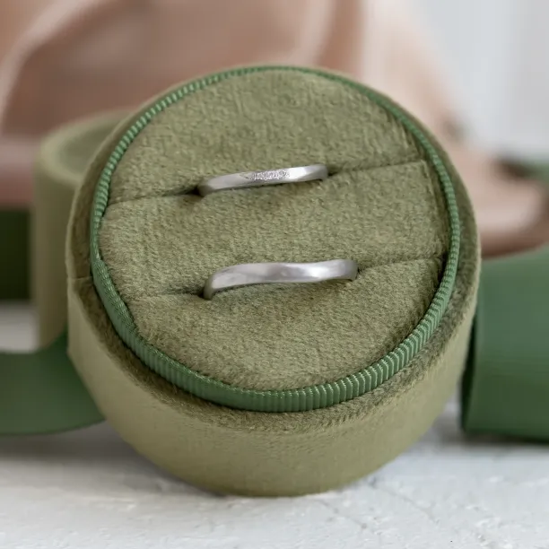 Matte organic wedding rings with diamonds FLUME Image