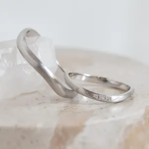 Matte organic wedding rings with diamonds FLUME Thumbnail
