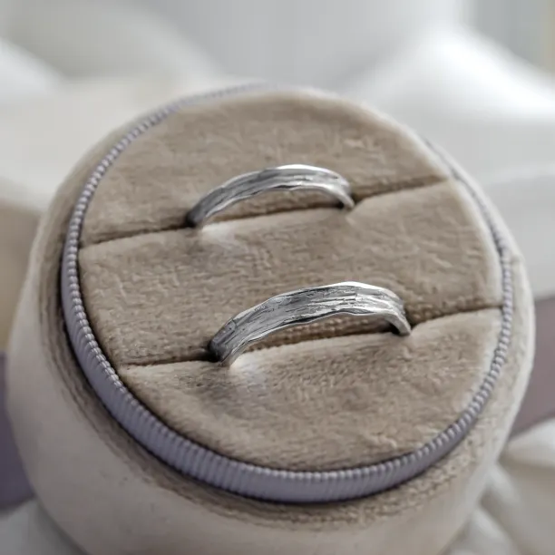 Wedding bands with natural surface NATURA Image