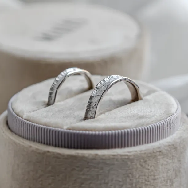 Gold wedding bands with rustical surface STRETTA Image