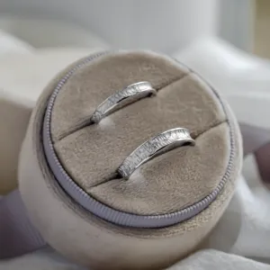 Gold wedding bands with rustical surface STRETTA Thumbnail
