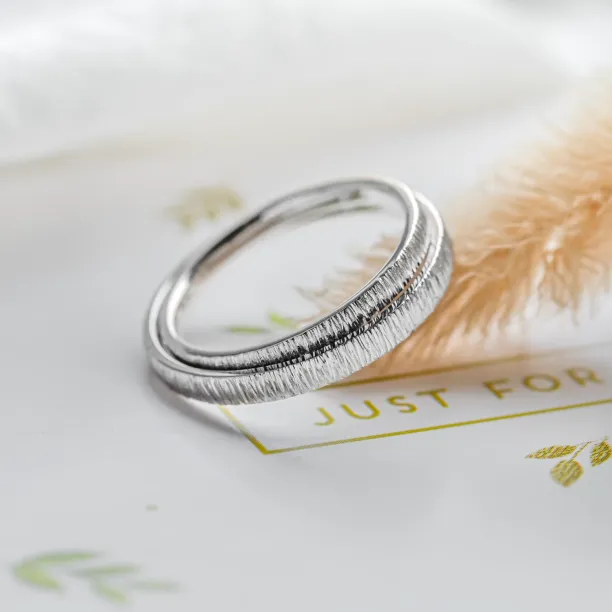 Gold relief wedding rings MIKE Image