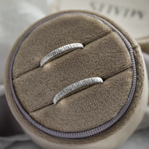 Gold relief wedding rings MIKE Image