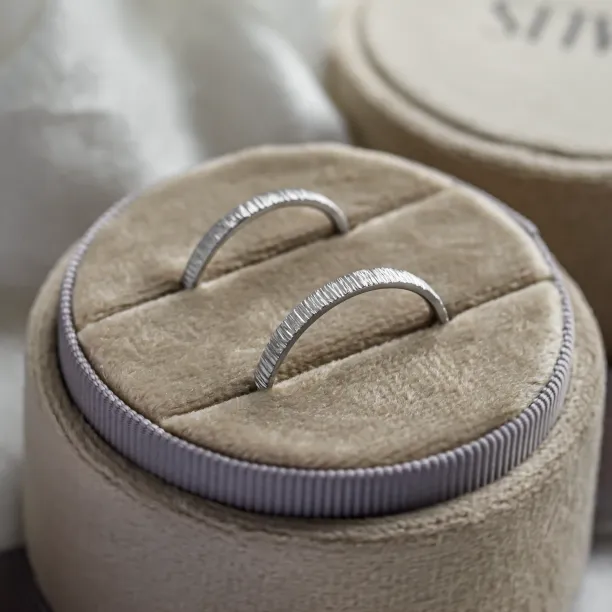 Gold relief wedding rings MIKE Image