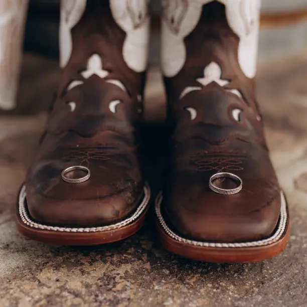 Atypical wedding rings with unusual surface TAMPERE Image