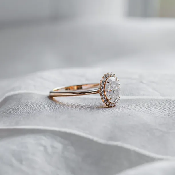 Halo engagement ring with oval moissanite BLANC Image