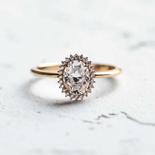 Halo engagement ring with oval moissanite BLANC Image