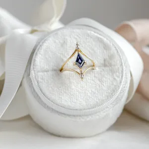 Gold split shank ring with lab grown sapphire ISTRIA Thumbnail