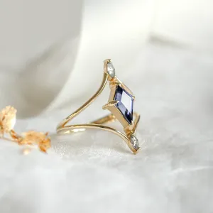 Gold split shank ring with lab grown sapphire ISTRIA Thumbnail