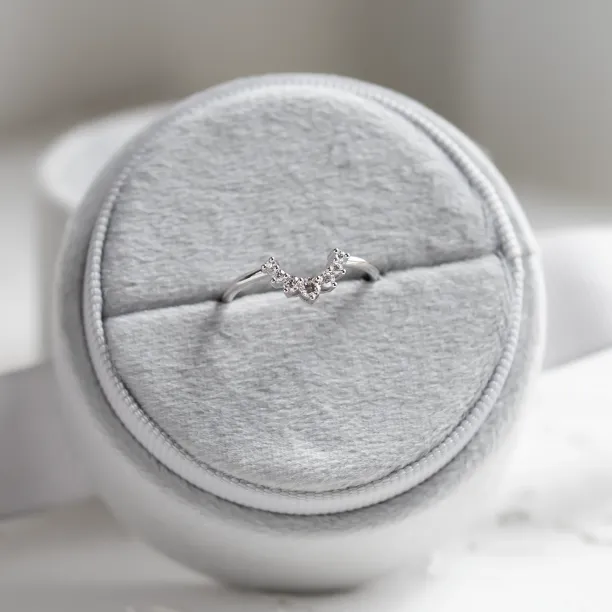 Diamond curved wedding band GEORGIA Image