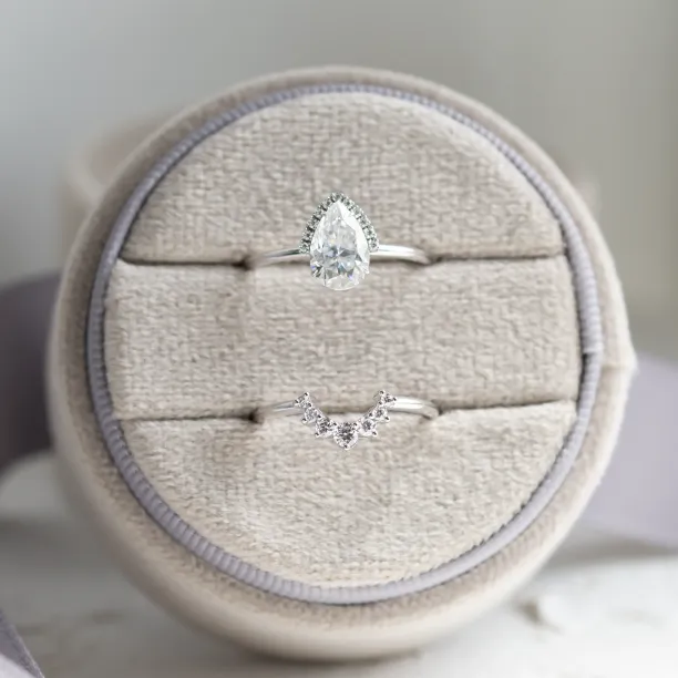 Diamond curved wedding band GEORGIA Image
