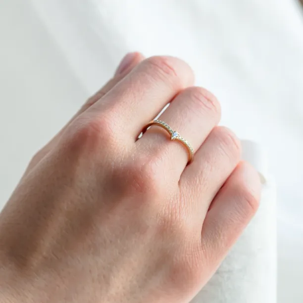 Curved wedding ring with moissanites PARLOR Image