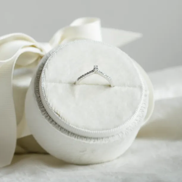 Curved wedding ring with moissanites PARLOR Image