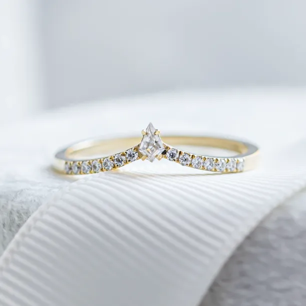 Curved wedding ring with moissanites PARLOR Image