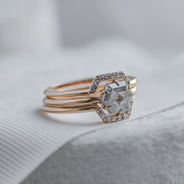 Wedding set of rings with salt'n'pepper diamonds POET Image