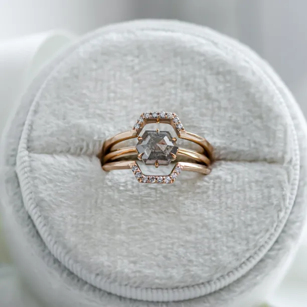 Wedding set of rings with salt'n'pepper diamonds POET Image