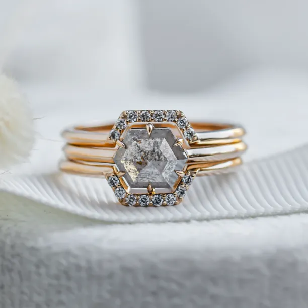 Wedding set of rings with salt'n'pepper diamonds POET Image