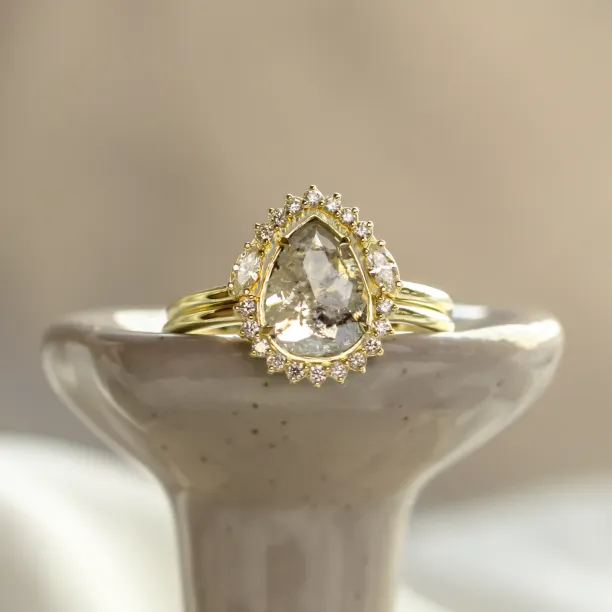 Set of gold rings with salt and pepper diamonds ELLINGTON Image