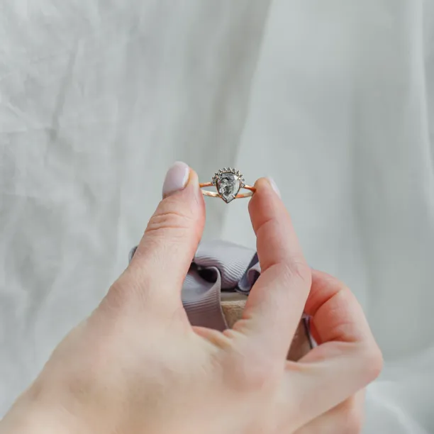 Set of gold rings with salt and pepper diamonds ELLINGTON Image