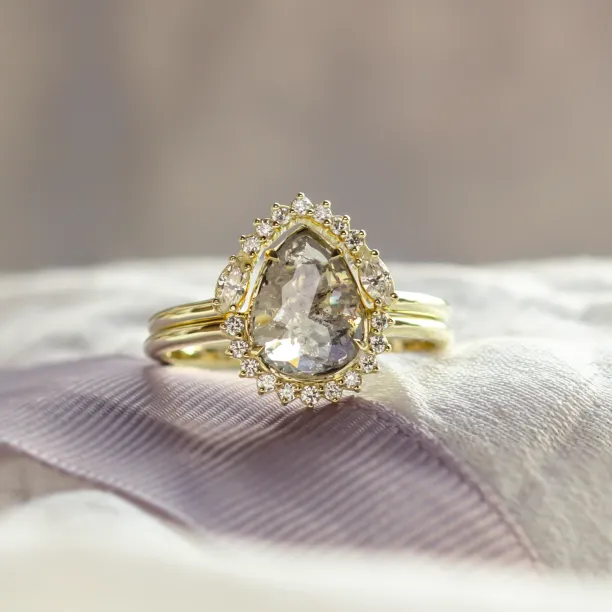 Set of gold rings with salt and pepper diamonds ELLINGTON Image