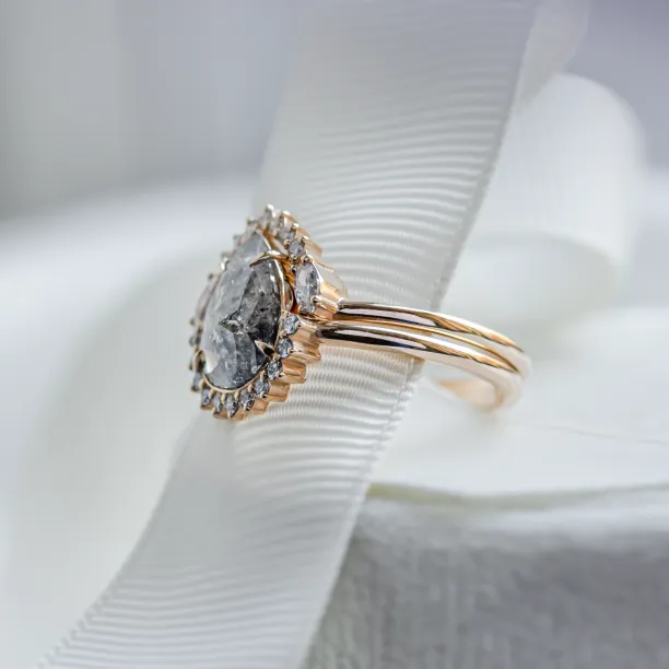 Set of gold rings with salt and pepper diamonds ELLINGTON Image