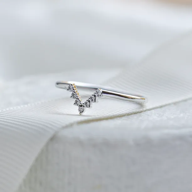 Diamond curved wedding ring REGGIANA Image