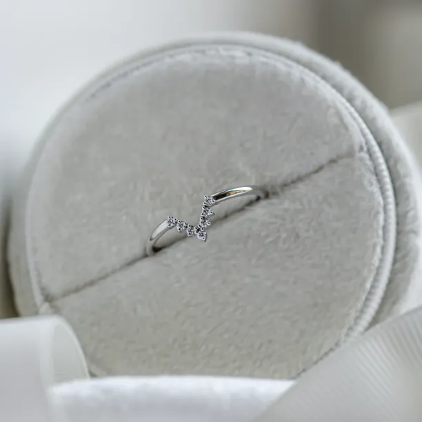 Diamond curved wedding ring REGGIANA Image