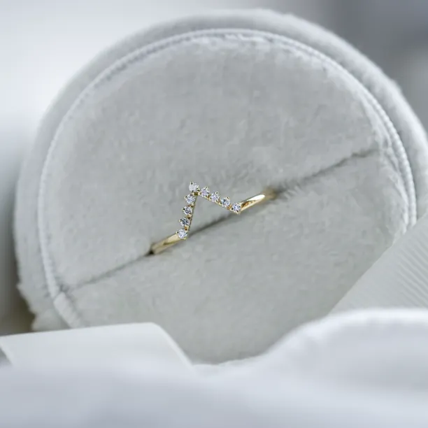 Curved diamond wedding ring REGGIO Image