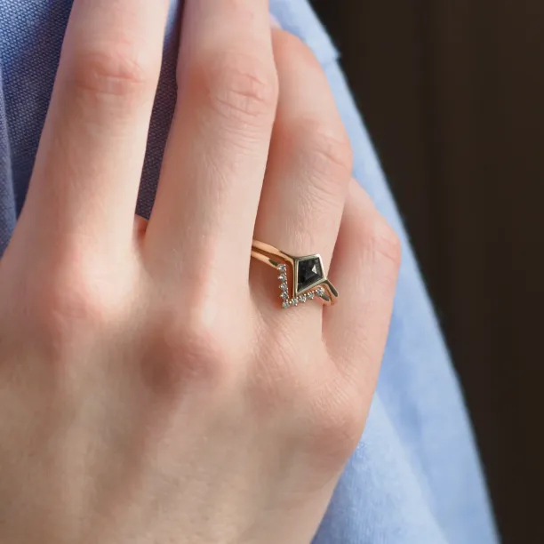 Curved diamond wedding ring REGGIO Image