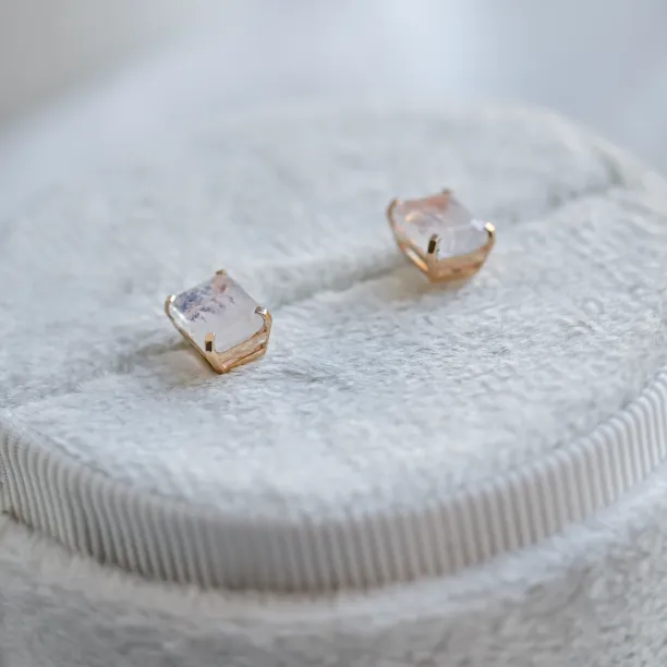 Gold earrings with baguette moonstone LEDA Image