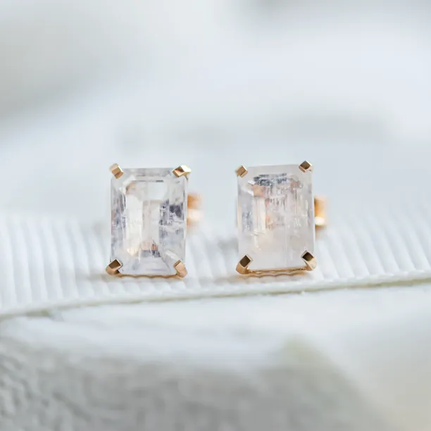 Gold earrings with baguette moonstone LEDA Image