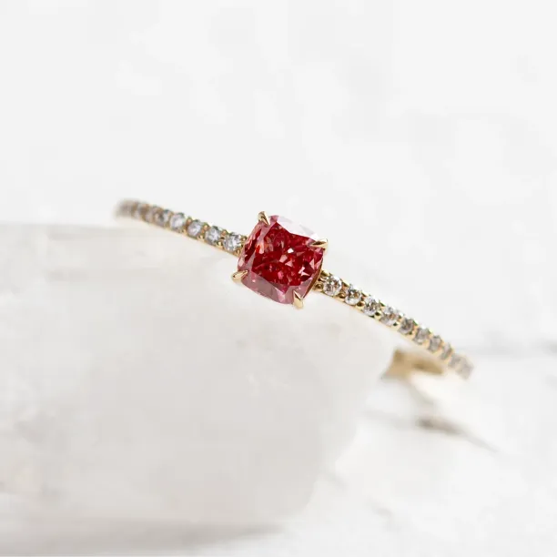 Engagement ring with pink lab grown diamond CORALINE Image