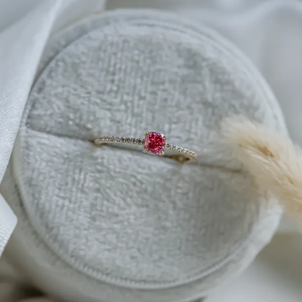 Engagement ring with pink lab grown diamond CORALINE Image