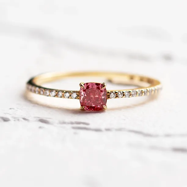 Engagement ring with pink lab grown diamond CORALINE Image