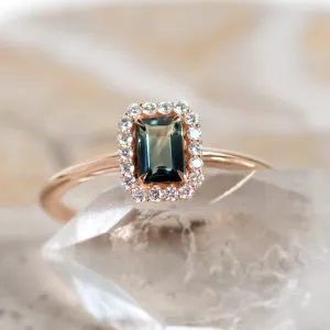 Halo gold ring with teal baguette sapphire and diamonds CELADON Thumbnail