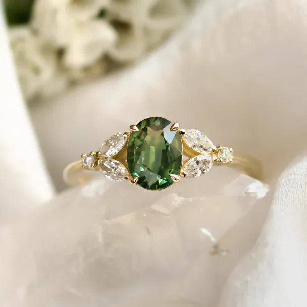 Vintage engagement ring with green sapphire and diamonds CADET Image