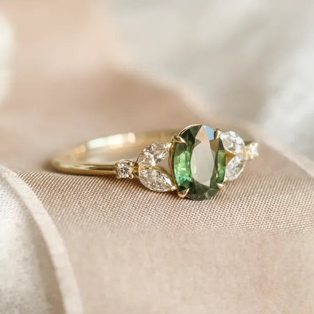 Vintage engagement ring with green sapphire and diamonds CADET Image