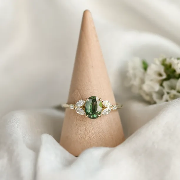 Vintage engagement ring with green sapphire and diamonds CADET Image