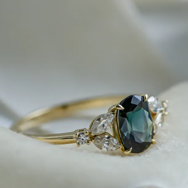 Vintage engagement ring with green sapphire and diamonds CADET Image
