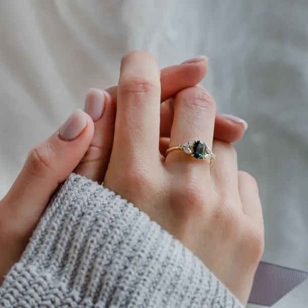 Vintage engagement ring with green sapphire and diamonds CADET Image