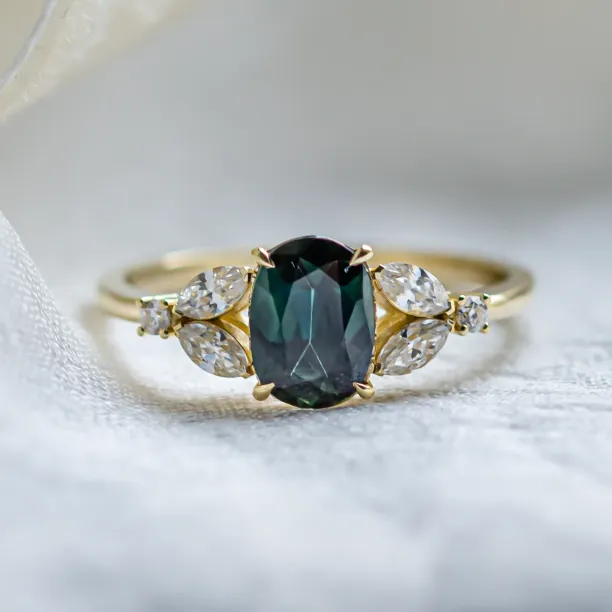 Vintage engagement ring with green sapphire and diamonds CADET Image