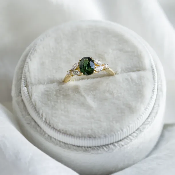 Vintage engagement ring with green sapphire and diamonds CADET Image