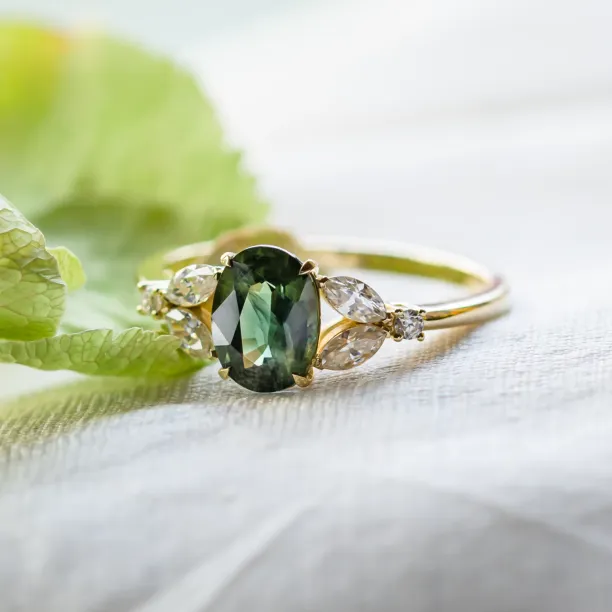 Vintage engagement ring with green sapphire and diamonds CADET Image