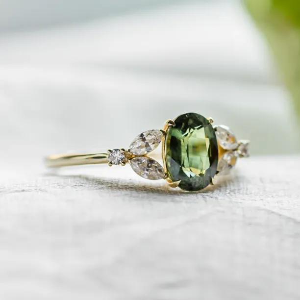 Vintage engagement ring with green sapphire and diamonds CADET Image