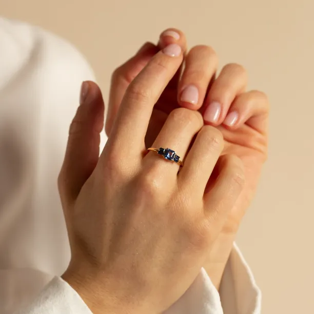 Art deco gold ring with teal and blue sapphires CHELSEA Image