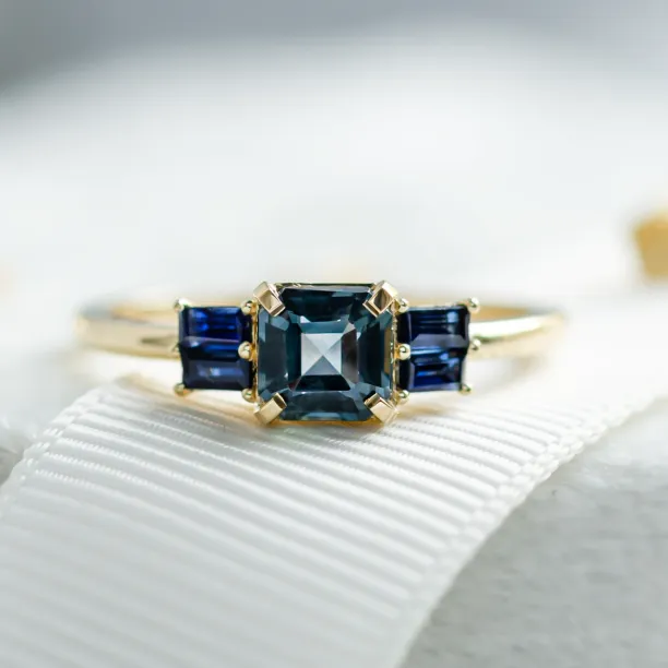 Art deco gold ring with teal and blue sapphires CHELSEA Image