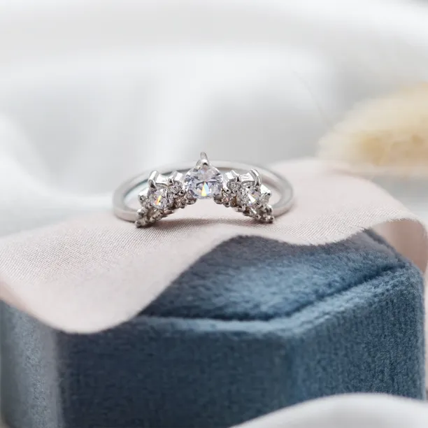 Curved wedding ring full of diamonds FIESTA Image