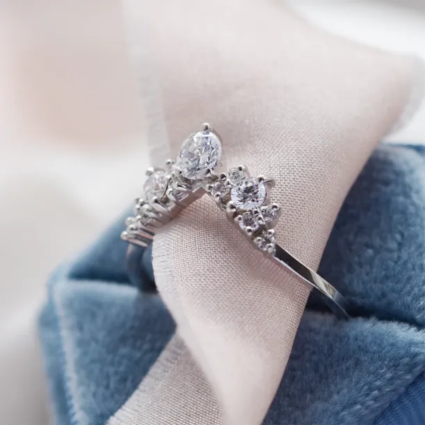 Curved wedding ring full of diamonds FIESTA Image